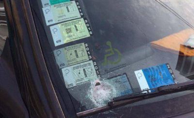 Los persigui� a los tiros por Alem y le meti� un balazo al parabrisas de un taxi