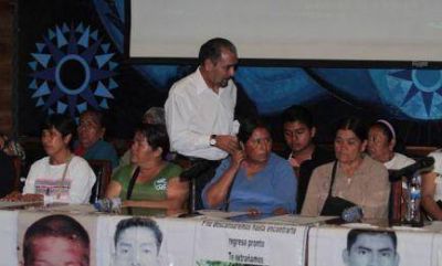 El Papa con los padres de los estudiantes asesinados