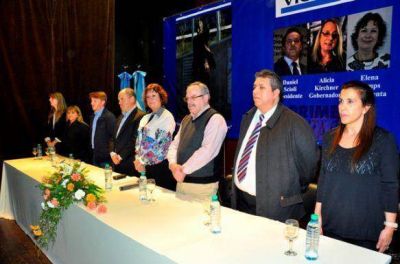 Elena Ramps: Hay que �darle gobernabilidad� y �poner de pie al Municipio�
