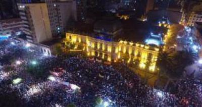 Indignados tucumanos protestaron por sexta vez en Plaza Independencia