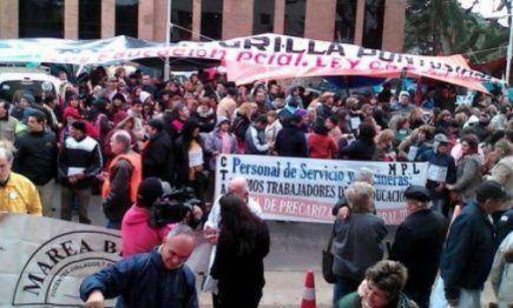 Furiosos descuentos en salarios de docentes que realizaron paro