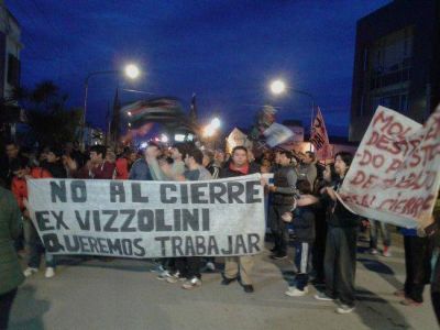 Con masivo respaldo, marcharon contra el cierre de la exVizzolini