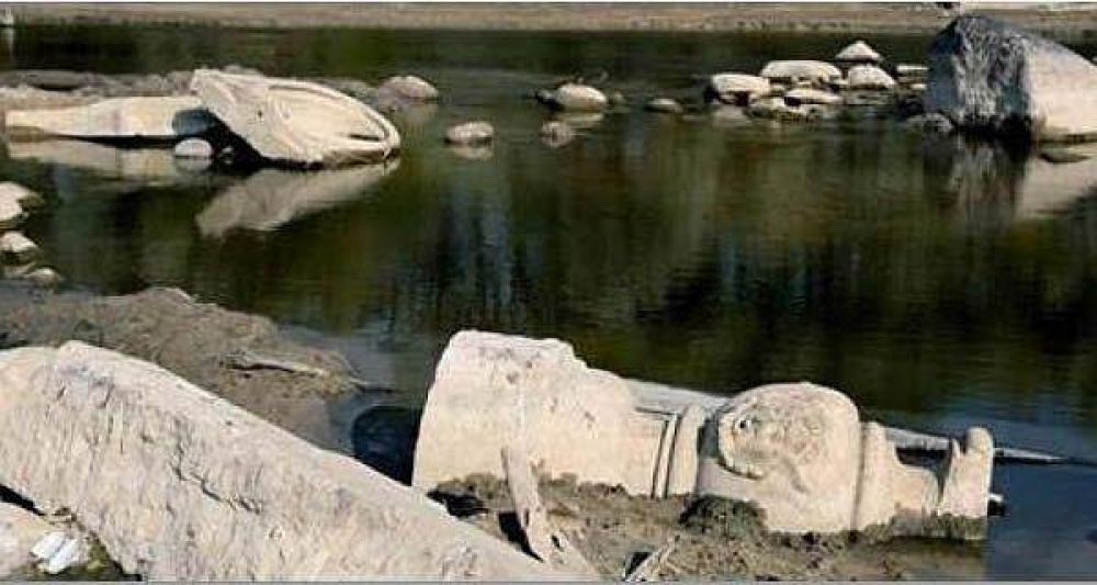 La sequa en Polonia descubre lpidas judas bajo los ros