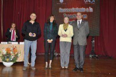 Se reconoci� a docentes con 25 a�os de trayectoria en la investigaci�n cient�fica