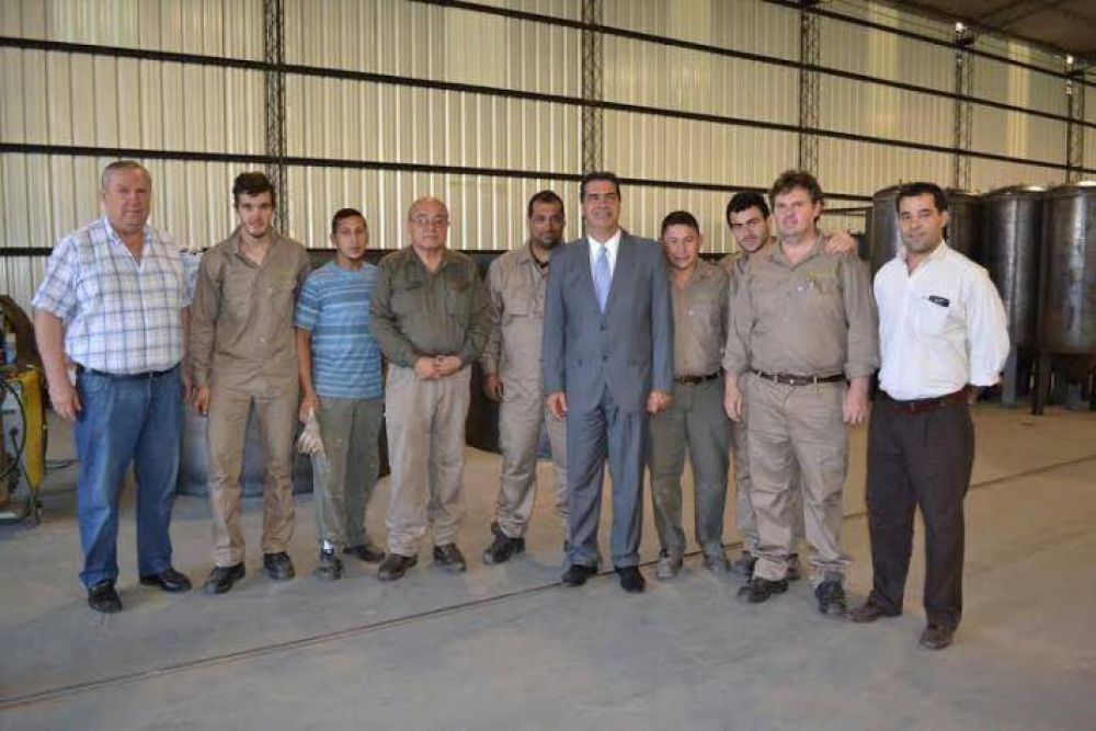Semana de la Industria: Gobierno inaugur� ampliaci�n de dos f�bricas en Fontana