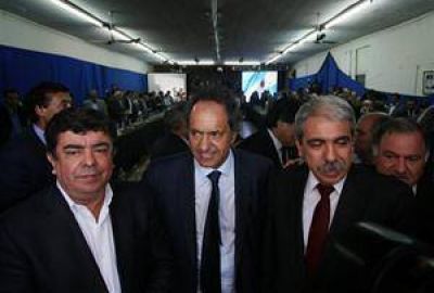 Scioli pidi� a los intendentes ayuda para evitar el ballottage