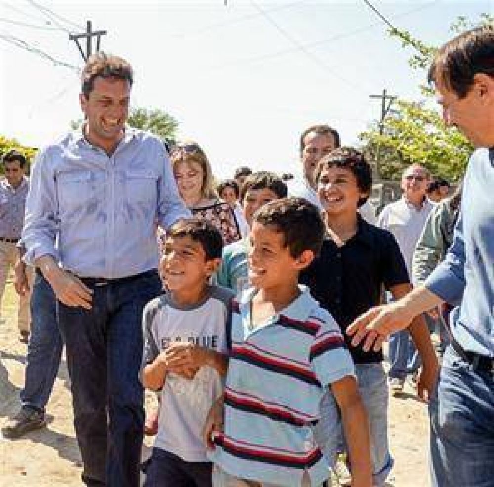 De gira por el Norte, Massa prometi� el fin de las reelecciones