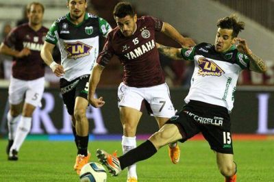 Lan�s volvi� a festejar tras cuatro fechas: venci� 1-0 a Nueva Chicago