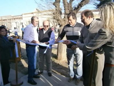 El gobierno inaugur� obras en Quetrequ�n