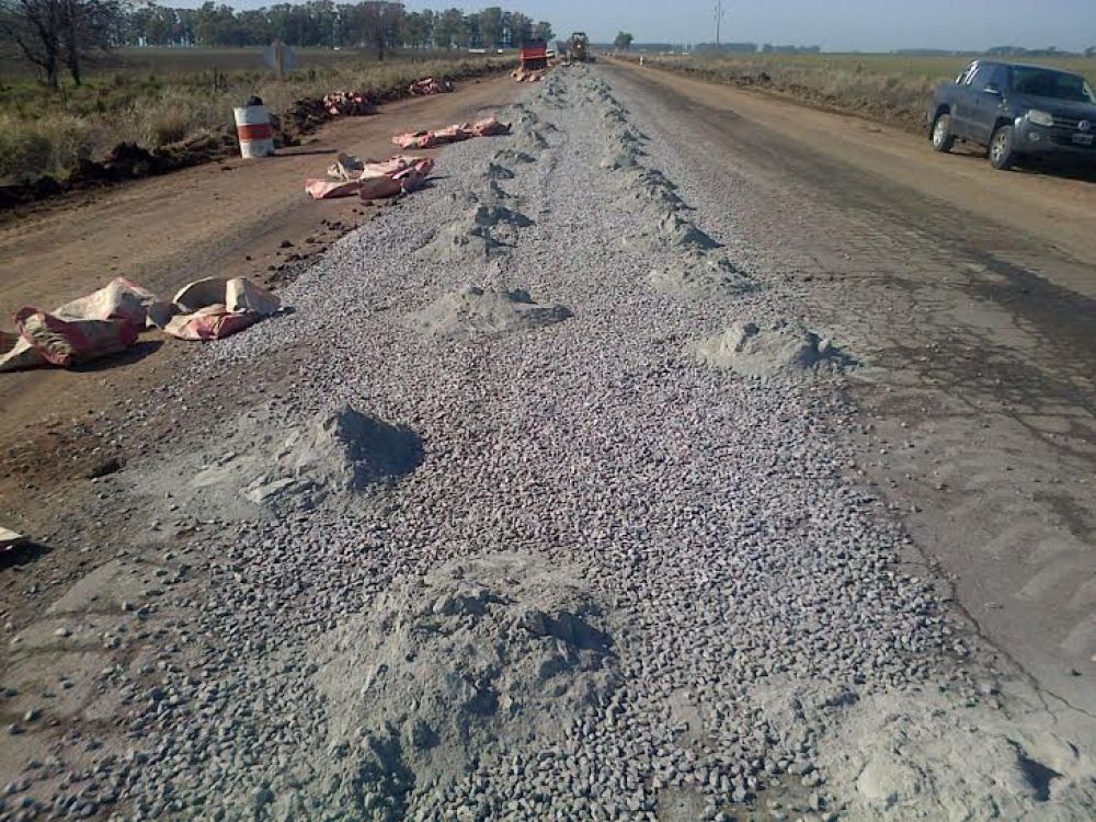 Las Flores: comenzaron los trabajos de repavimentaci�n en el acceso a Pardo