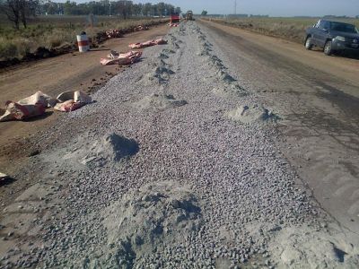 Las Flores: comenzaron los trabajos de repavimentaci�n en el acceso a Pardo