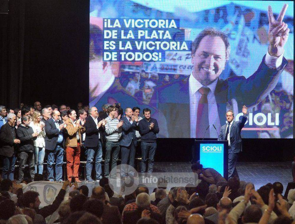 Scioli firm un compromiso de obras para La Plata y convoc a votar a favor de la Ciudad