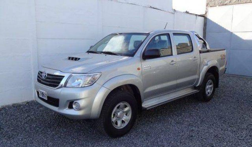 Se baj� a comprar, dej� las llaves puestas y le robaron la camioneta