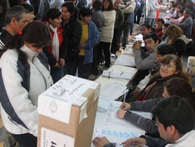 Ibarra dice que la boleta �nica est� vigente en Rawson y pidi� usarla