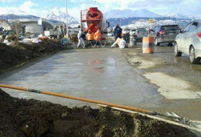 Reparan baches en calles de alta circulaci�n vehicular