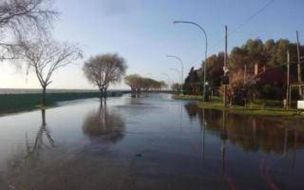 Ensenada: 23 evacuados por crecida del R�o de la Plata