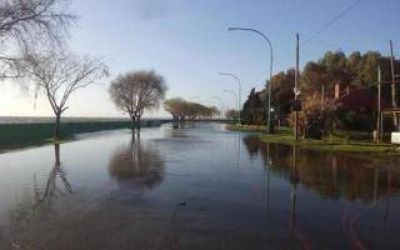 Ensenada: 23 evacuados por crecida del R�o de la Plata