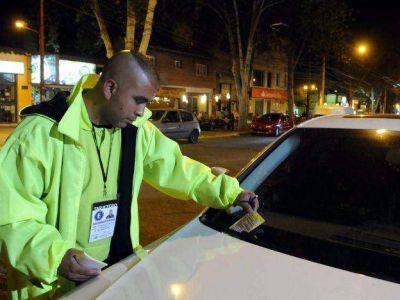 Aument� a $5 la media hora del estacionamiento medido