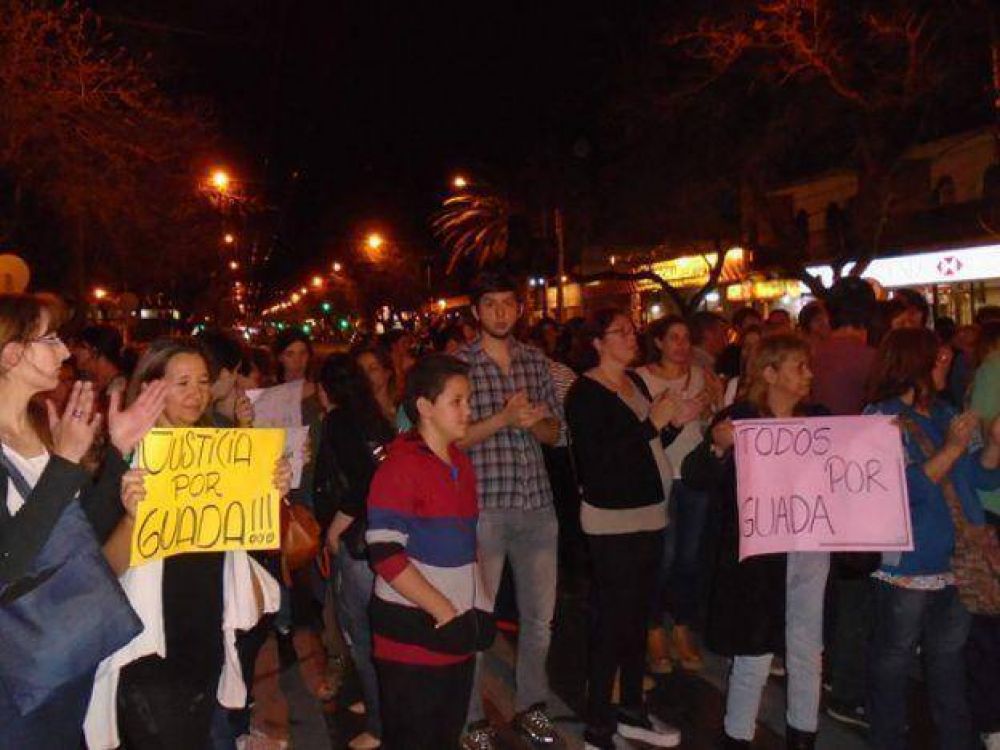 Los padres de Guadalupe iniciaron una campa�a para que les quiten la matr�cula los m�dicos de su hija           