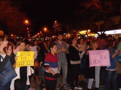 Los padres de Guadalupe iniciaron una campa�a para que les quiten la matr�cula los m�dicos de su hija           