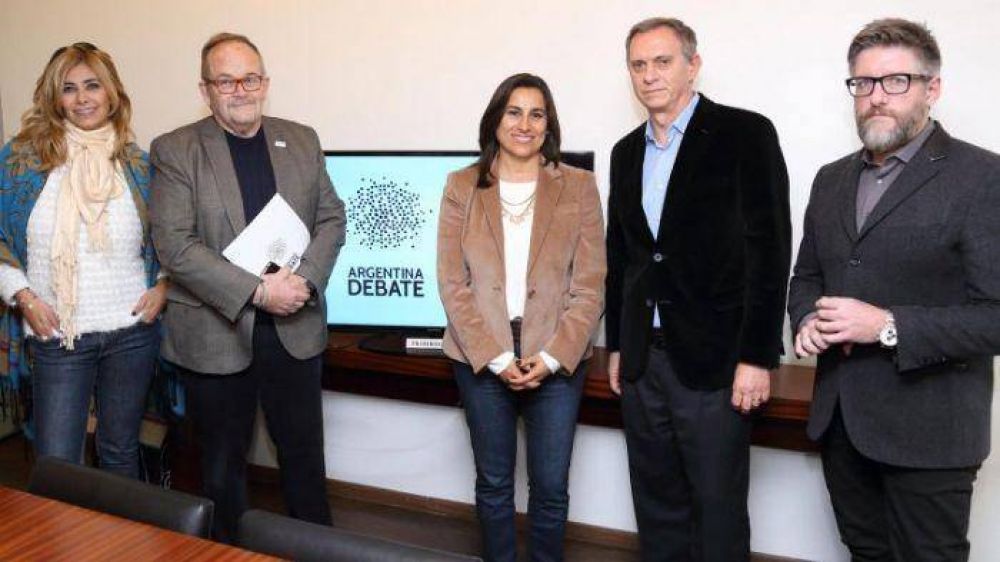 Mariana Gerez se reuni� con los moderadores de Argentina Debate 