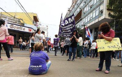 Docentes siguen de paro e inician huelga de hambre seca