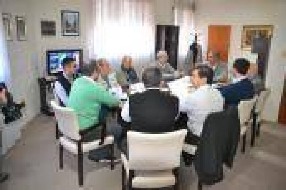 Berisso: Slezack entreg� subsidios a Colectividades Extranjeras locales 