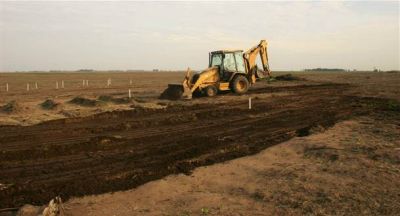 Comenz� la tarea de nivelado de terreno en la Estaci�n Experimental Barnetche, del INTA