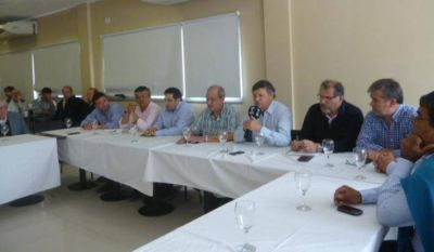 Peppo e intendentes justicialistas hicieron un llamado a la �transparencia y paz social�