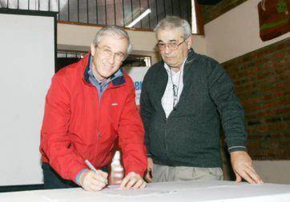 El ministro Bertoya se reuni� con chacareros
