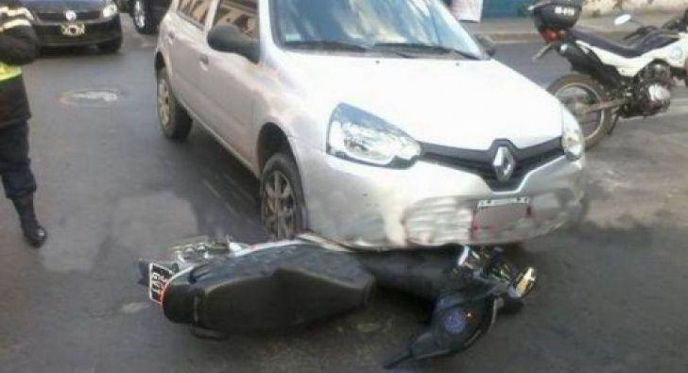 Choque leve, discusi�n entre conductores y caos vehicular