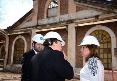 Osuna recorri� las obras del futuro Shopping Paran�