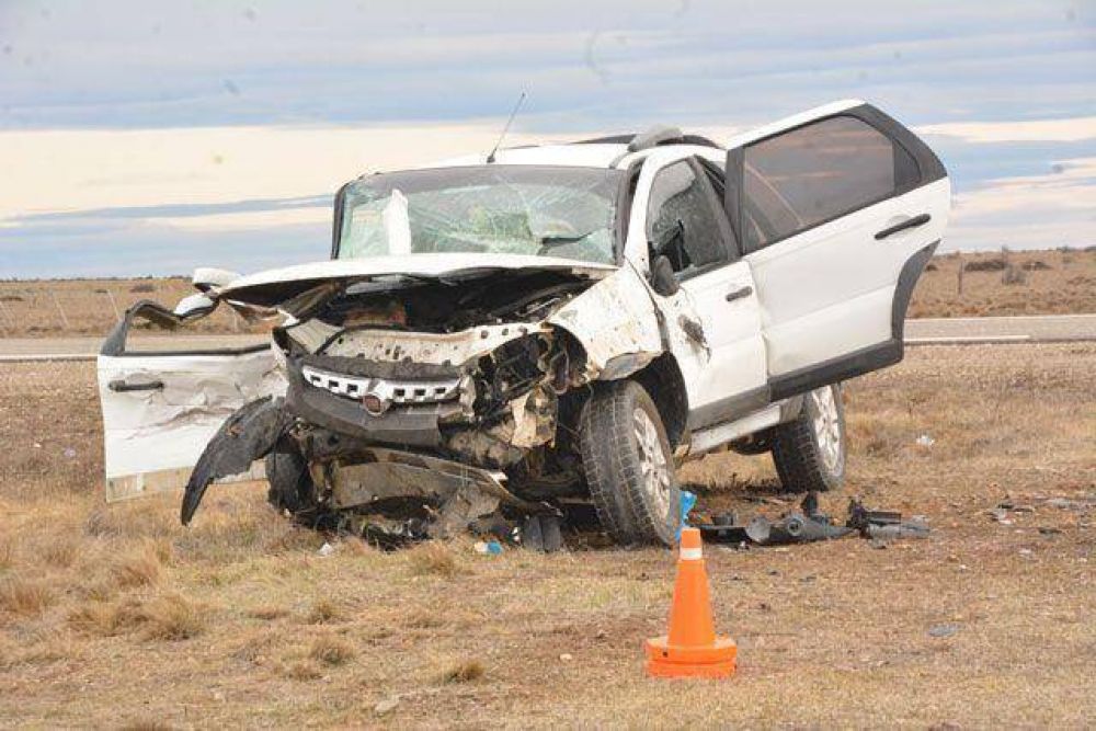 Dos muertos y cuatro heridos en vuelcos en la ruta 3