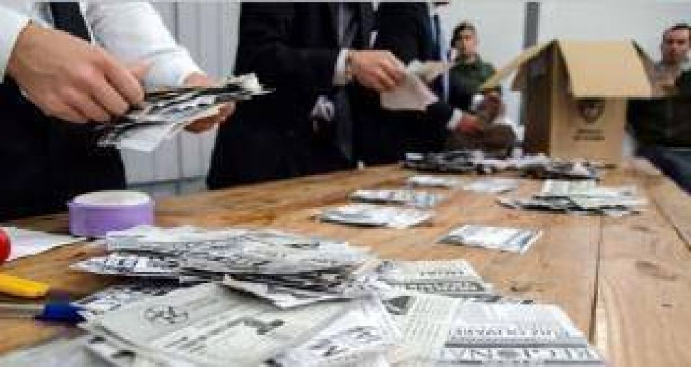 Cano se adelanta nuevamente a Manzur, con 654 urnas escrutadas