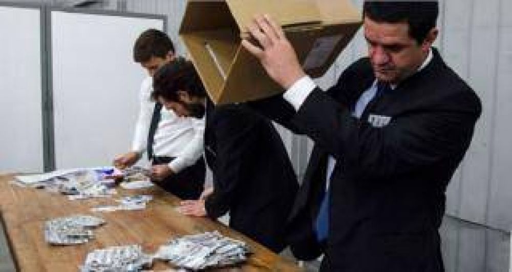 Gandur revel� que se abrieron m�s del 50% de las urnas objetadas