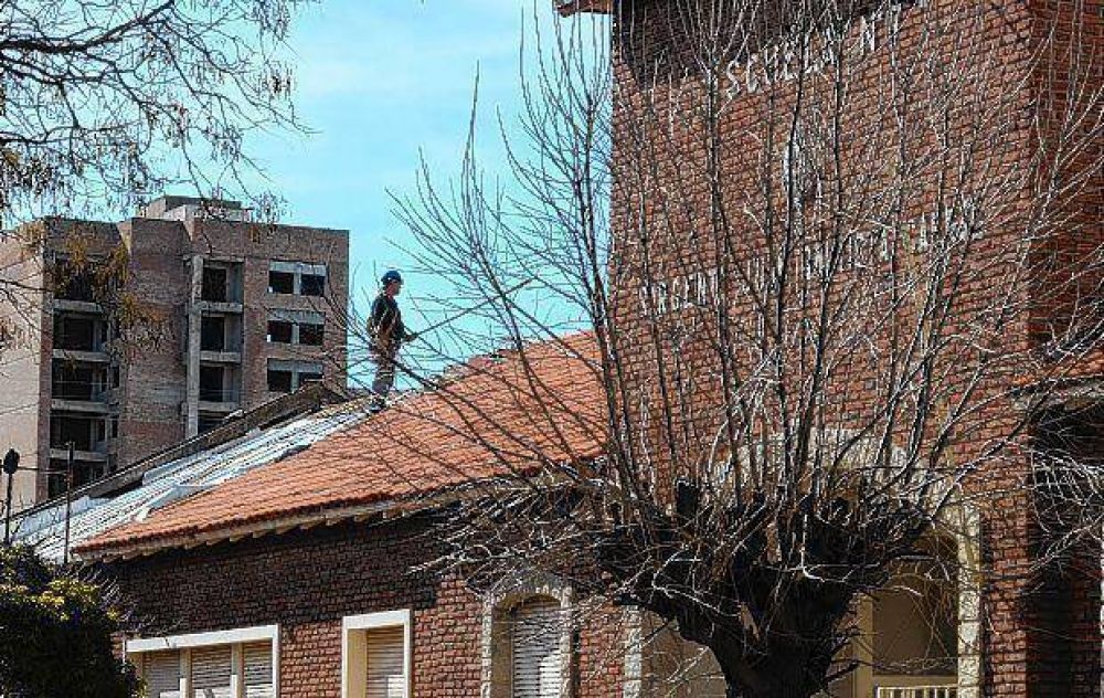 Retoman las clases en una escuela en plena obra