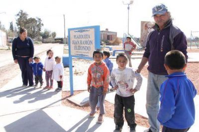 Un intendente permiti� que le pusieran su nombre a una plaza, se arm� revuelo y lo sacar�
