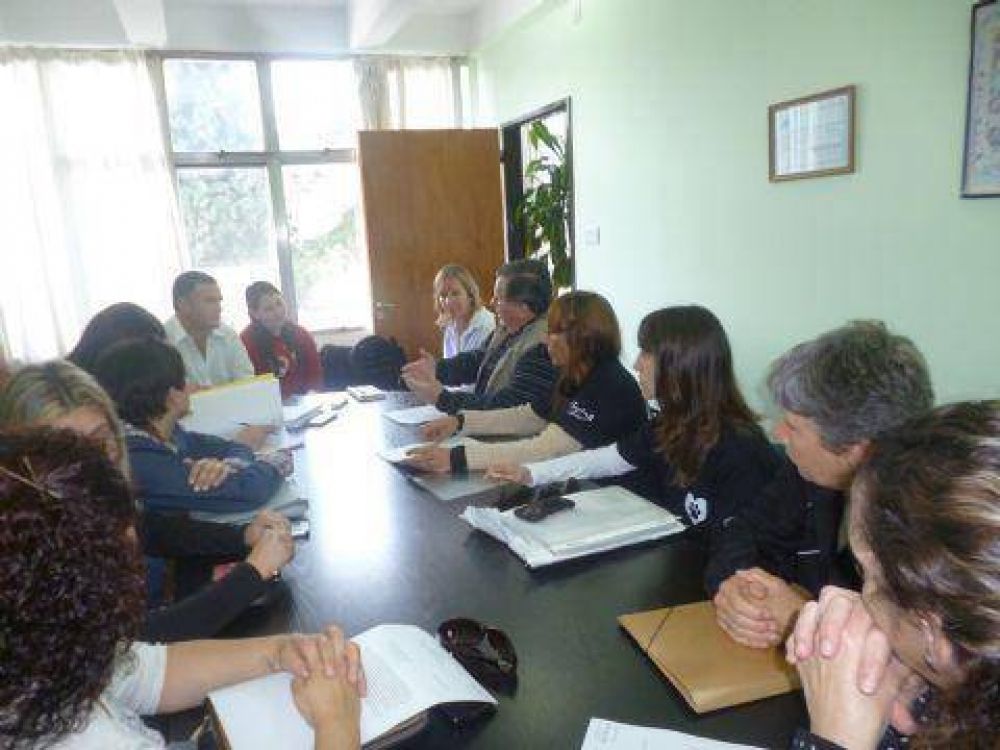 Reuni�n entre el Ejecutivo, concejales y la ONG �Ayuda a los animales�