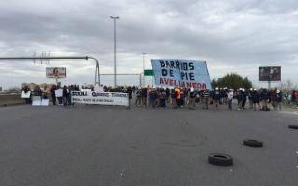 Corte en la Autopista Buenos Aires - La Plata a la altura de Dock Sud
