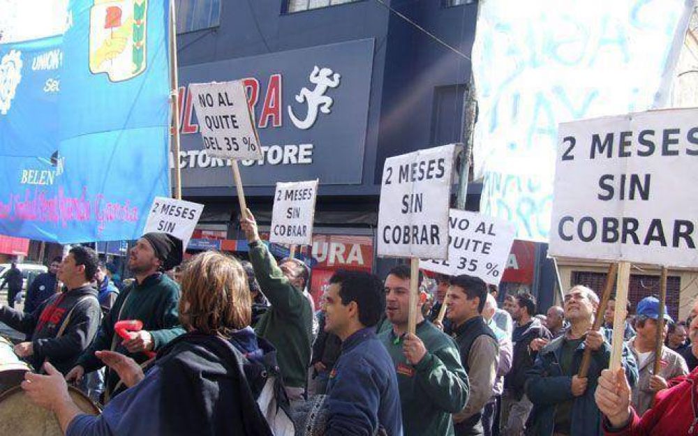 Protesta de trabajadores de la empresa Canale por salarios adeudados
