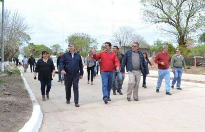 Capitanich inaugur� obras en General Vedia