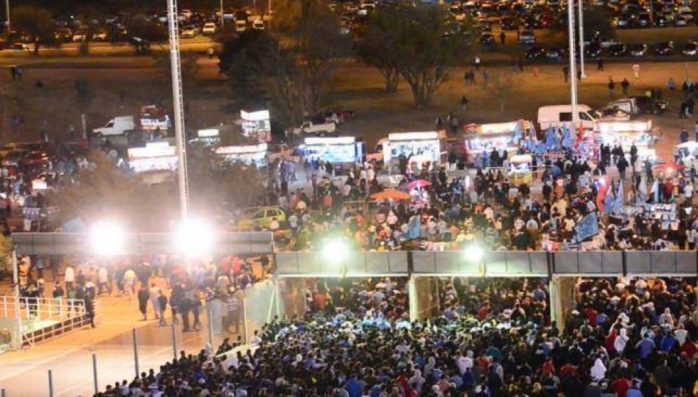 Ma�ana: sombras alrededor del Kempes