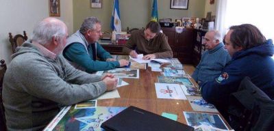 Trankels le entreg� un subsidio a los bomberos voluntarios de Villa Ventana