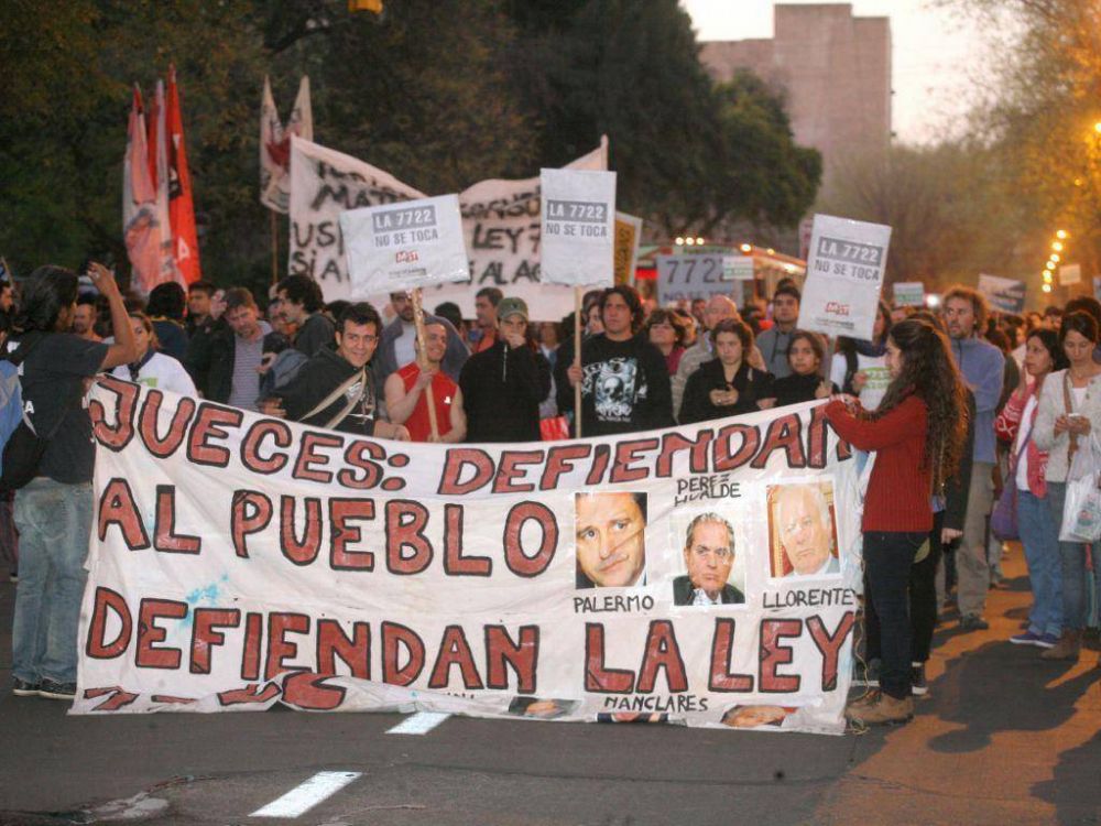 Sin audiencia p�blica, sigue la presi�n por la 7722