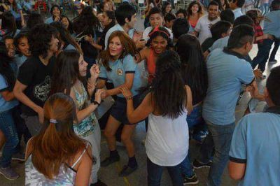 Estudiantinas: no permitir�n el acceso de familiares a las fiestas en los colegios