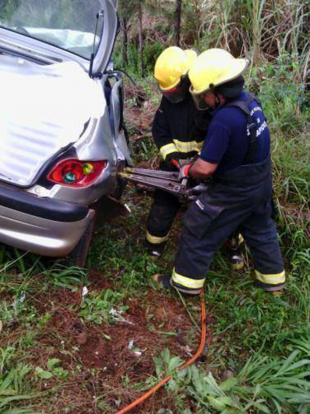 Madre e hija fallecieron al despistarse un auto en Capiov�
