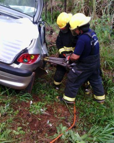 Madre e hija fallecieron al despistarse un auto en Capiov�