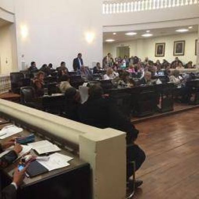 Diputados provinciales aprobaron la eliminaci�n de sus fueros