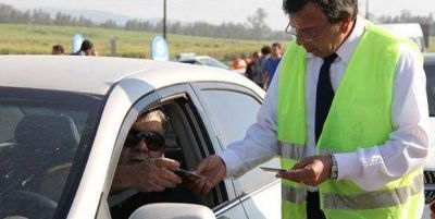 Conduc�a borracho e intent� sobornar a un polic�a con $ 200