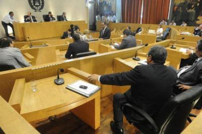 Amaya anunci� el pago para contratados pol�ticos